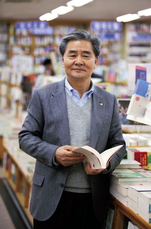 跨越国界的书香：国外出书全步骤指南与副主编角色探讨