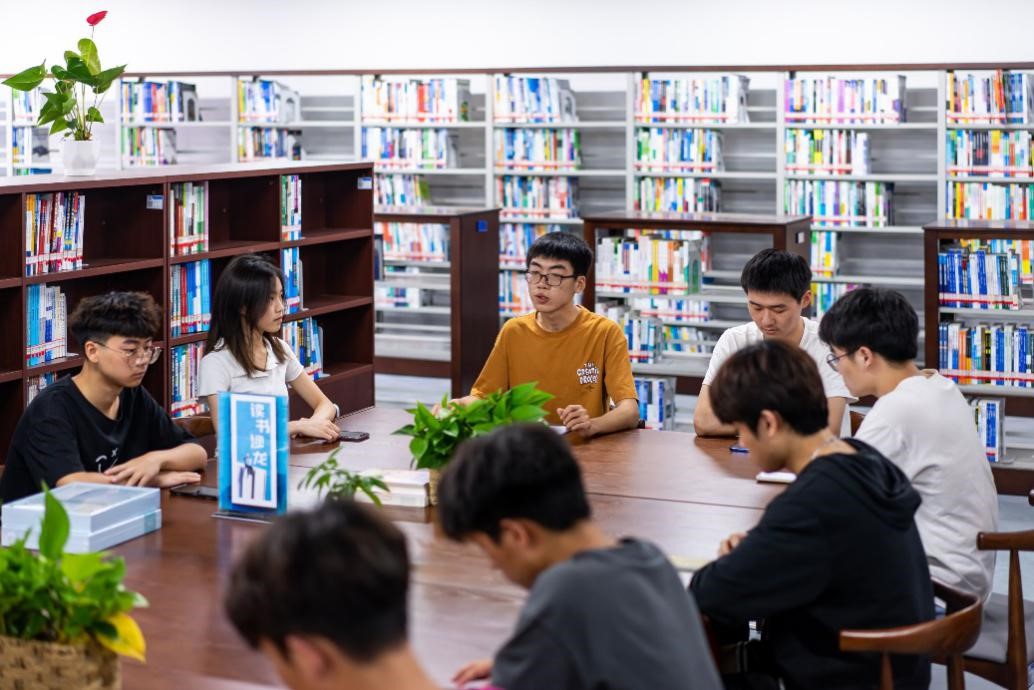 省级理论教学实践学校管理学科科研素养管理课程教研《亚太教育》期刊杂志：论文发表征投稿